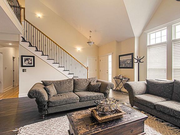 5th image of 1020 Redwood Ln