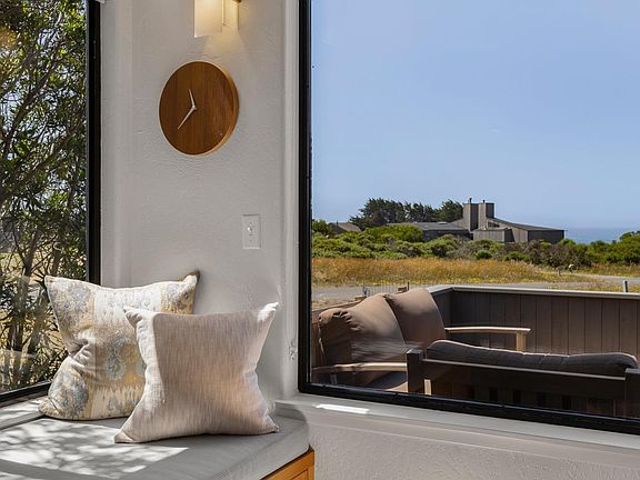 3rd image of 127 Cabrillo Close