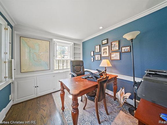 5th image of 6050 W Surrey Rd