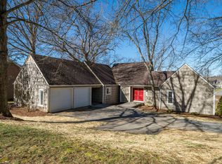 1008 Somerset Dr, Johnson City, TN 37604