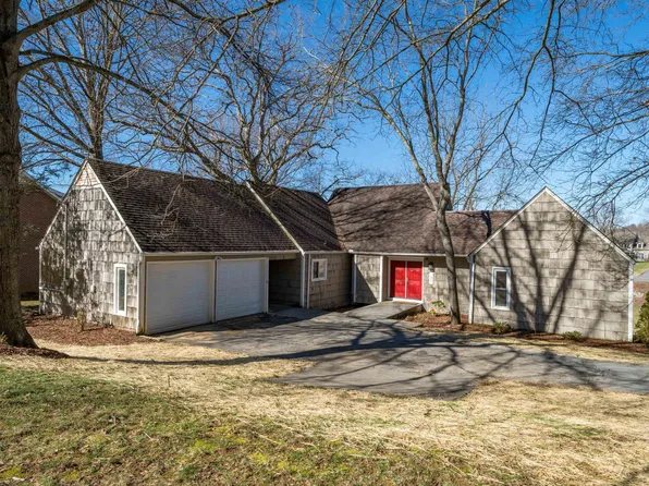 1008 Somerset Dr, Johnson City, TN 37604