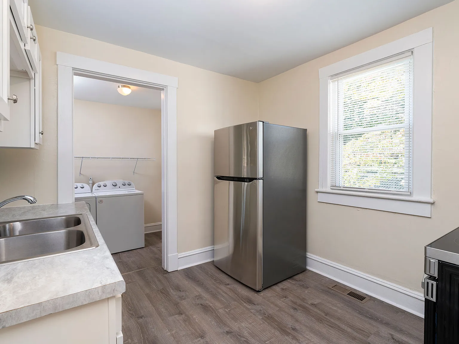 2 bed, 700 sqft, $1,250 — Photo 2