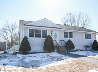 4 Roberta Ln, Lawrence, MA 01843