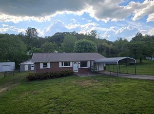 34 Brook Ct, Fieldale, VA 24089