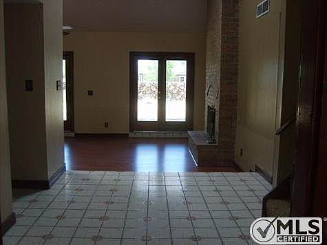 3rd image of 631 Gary Ln
