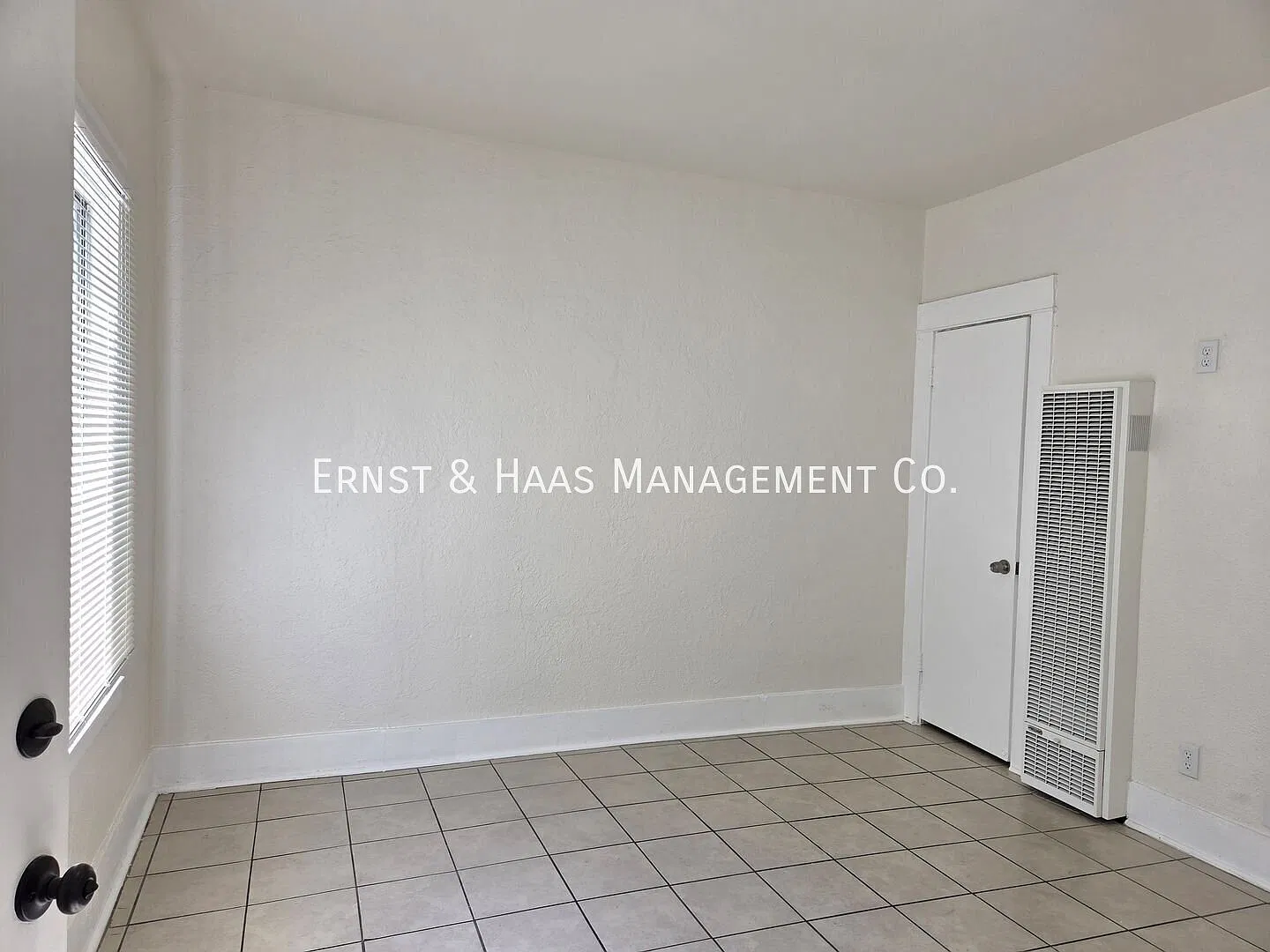 Fantastic Studio Apartment in Gated Building! — Photo 3