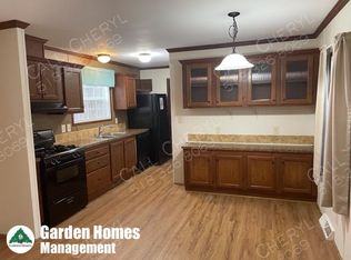 7 Birch Dr, Troy, NY 12180