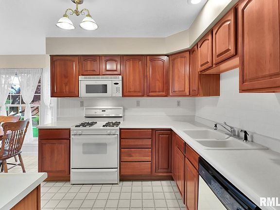5th image of 1739 Robin Ave #1739