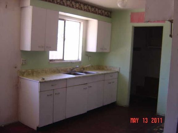 3rd image of 1117 Leonard Ave