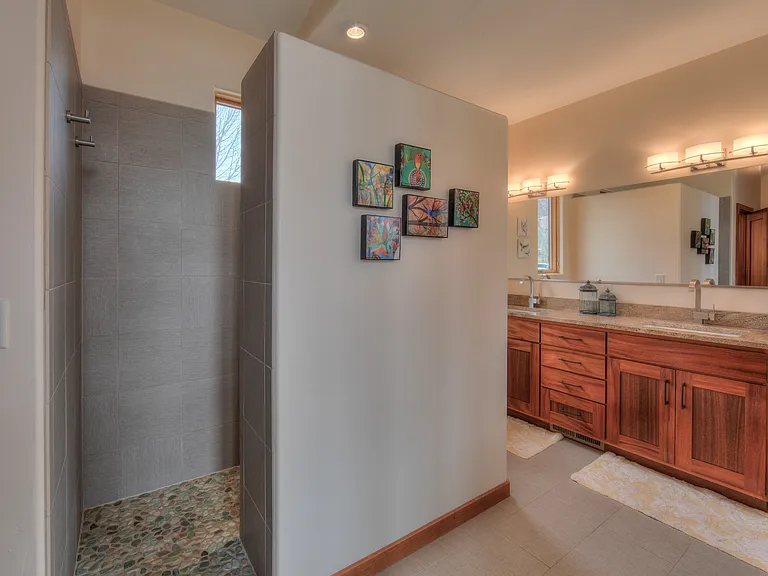 425 E Amber Ln — Photo 13