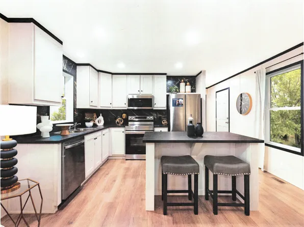 6007 Fox Dr, Fort Gratiot, MI 48059