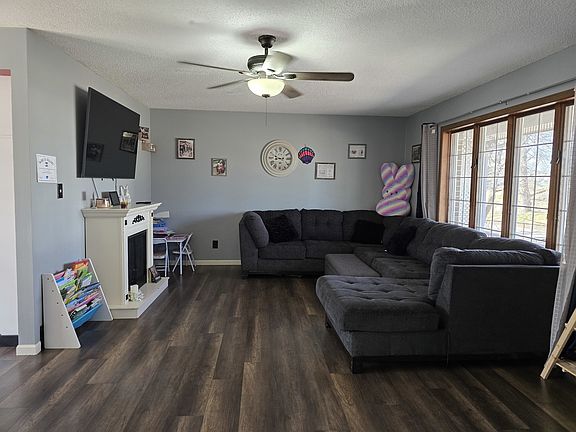 3rd image of 812 10th Ave