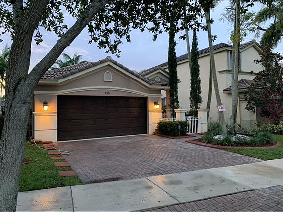 2nd image of 956 Golden Cane Dr