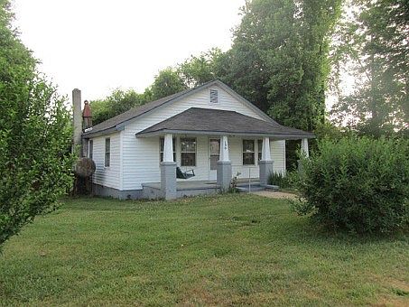 2nd image of 130 Doughton St