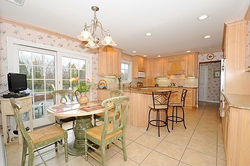 3rd image of 102 Yukon Dr