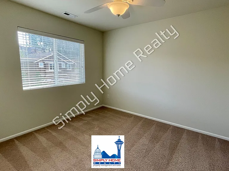 2420 Burlwood St NE — Photo 25