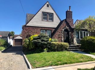 9 Dunne Pl, Lynbrook, NY 11563