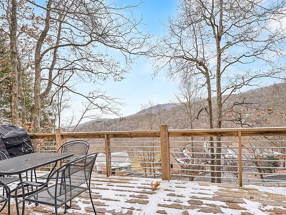 2nd image of 1340 Skyland Drive
