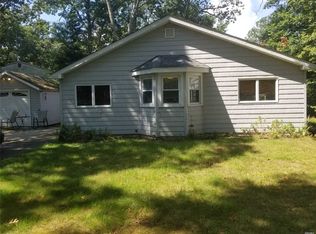 622 Blue Point Rd, Holtsville, NY 11742