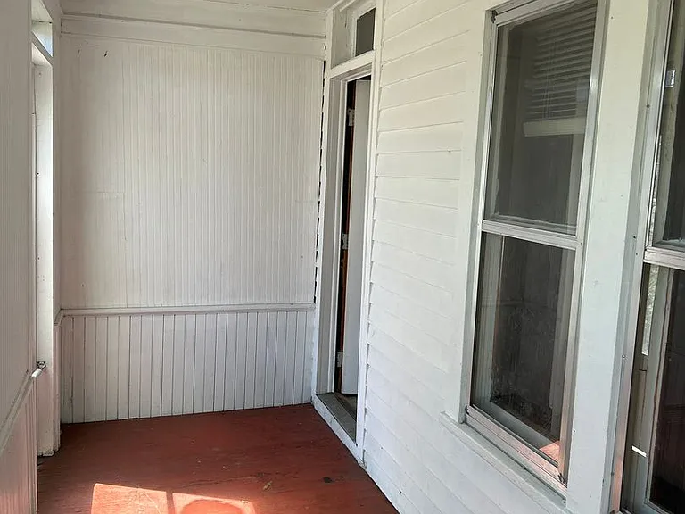 623 Maryland Ave E — Photo 14