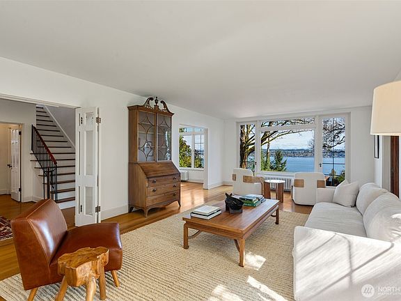 4th image of 520 36th Avenue E