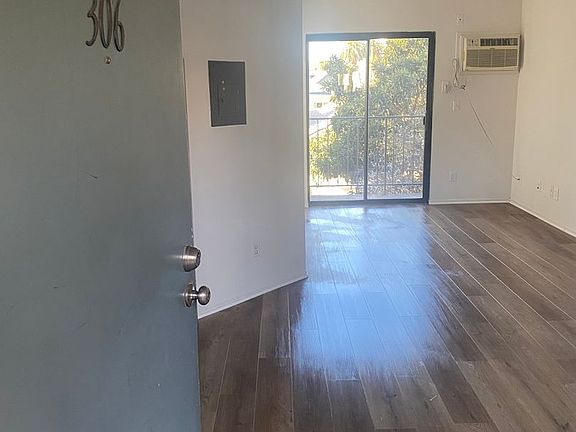 3rd image of 4225 Del Mar Ave APT 306