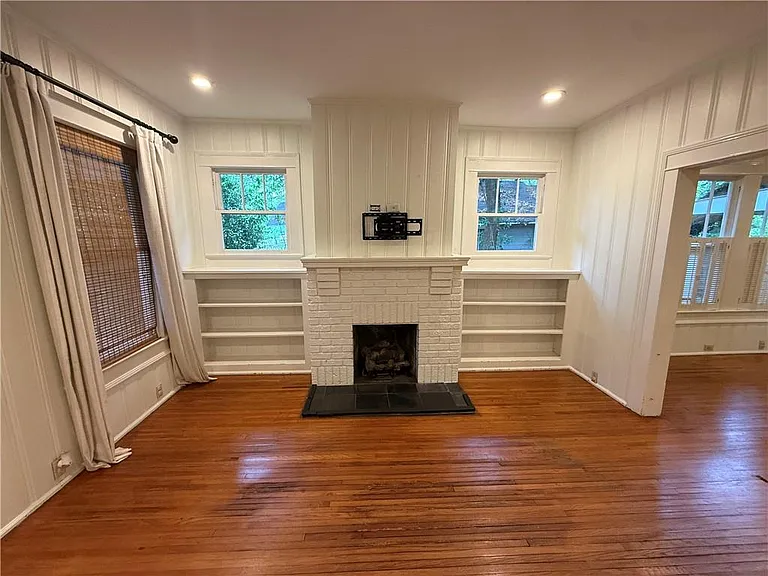 1660 Laurel St — Photo 3