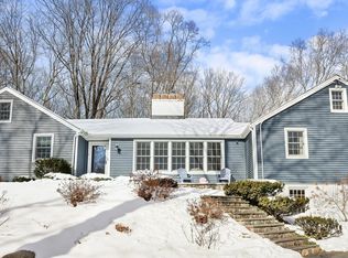 18 Hallsey Ln, Woodbridge, CT 06525