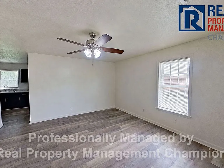 2909 Spaulding Dr — Photo 3