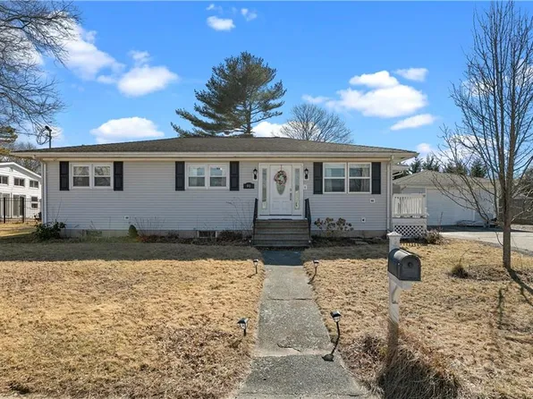 91 Montgomery St, Tiverton, RI 02878