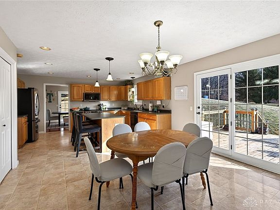 5th image of 335 Willow Rd