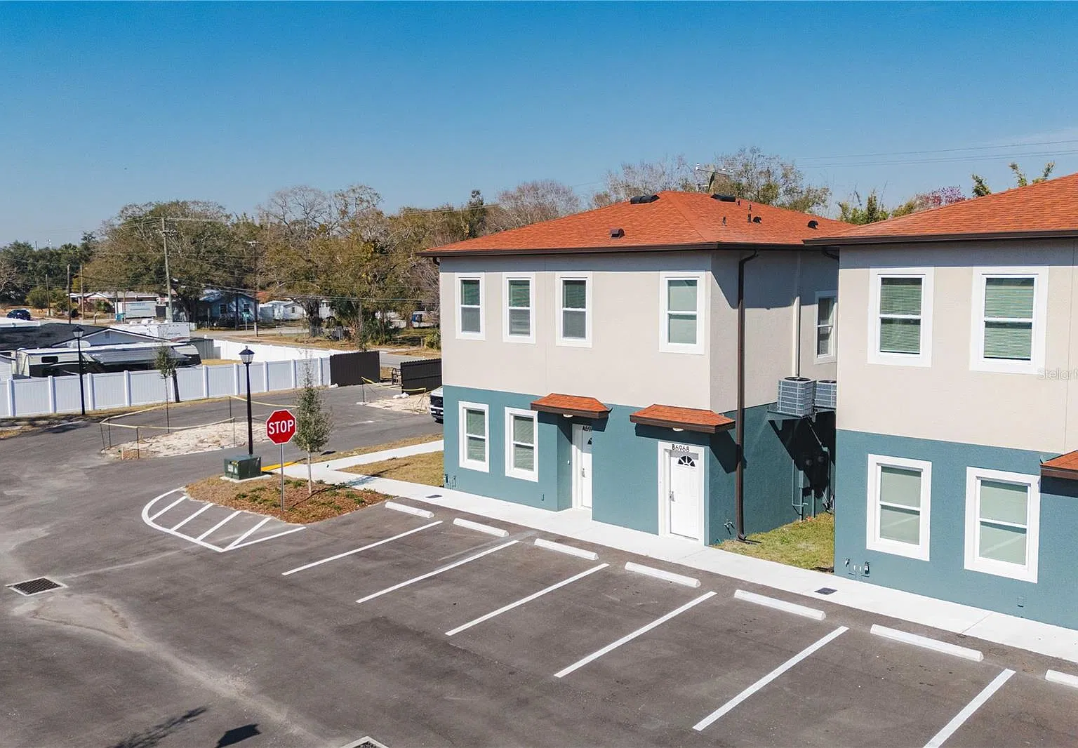 3 bed, 2.0 bath, 1264 sqft, $2,400 — Photo 4