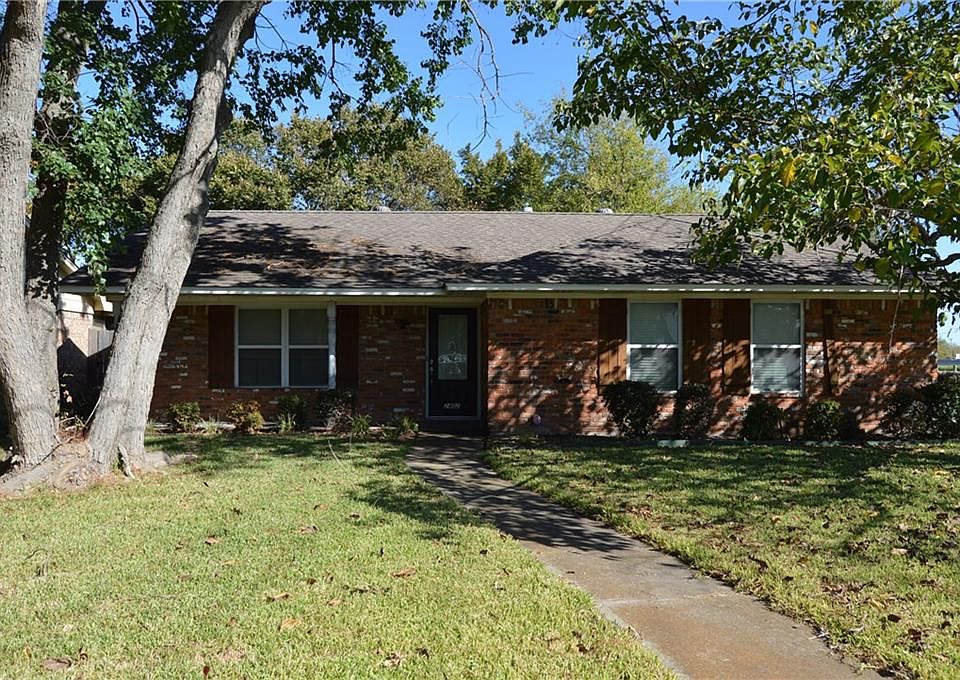 1st image of 2402 Garden Dr