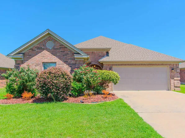 118 Chambery Dr, Maumelle, AR 72113