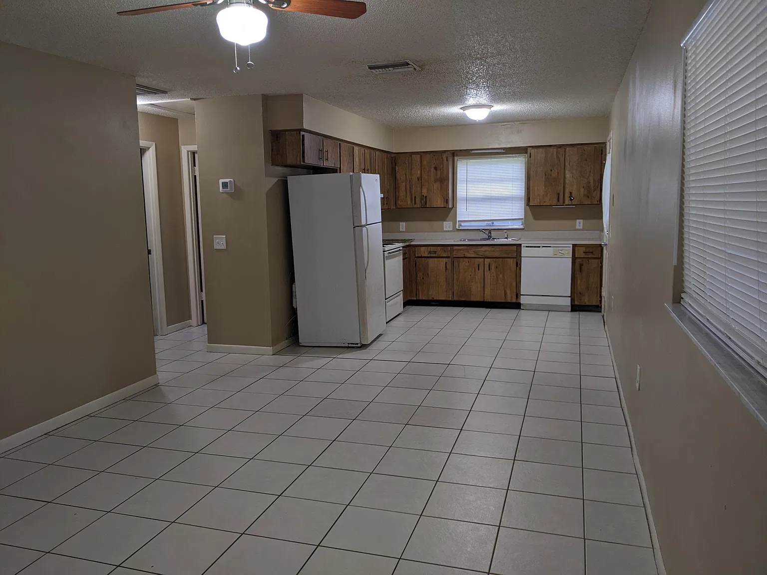 2 bed, 800 sqft, $1,600 — Photo 3
