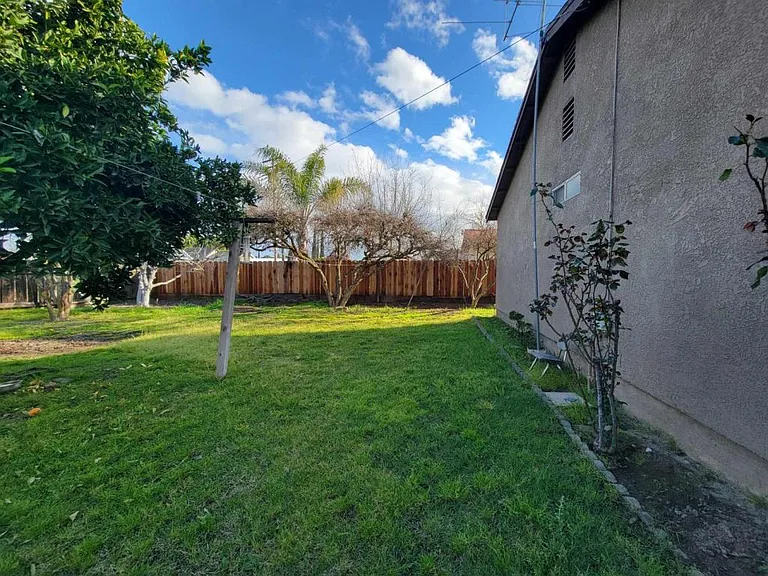 5328 Clark St — Photo 6
