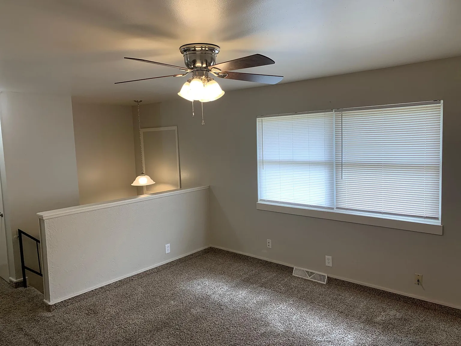 3 bed, 1.5 bath, 1200 sqft, $1,150 — Photo 1