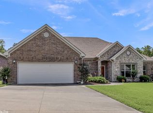 107 Summit Dr, Maumelle, AR 72113