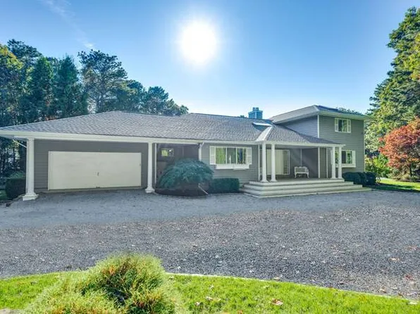 7 Blueberry Ct, East Quogue, NY 11942