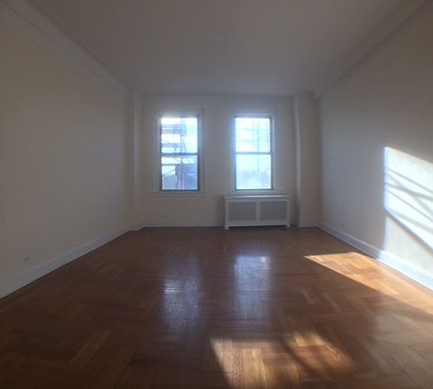 5th image of 36 Plaza St E APT 6B