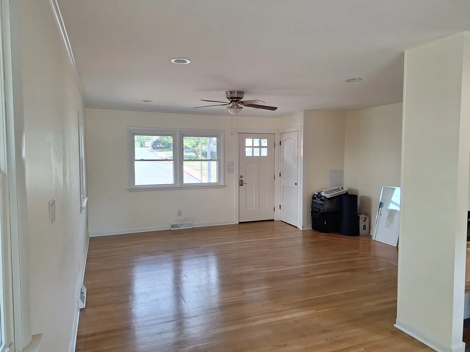 3 bed, 1008 sqft, $2,600 — Photo 2