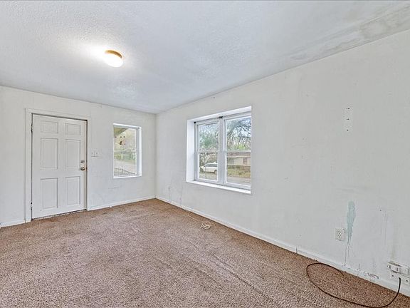 4th image of 2131 E 81st St