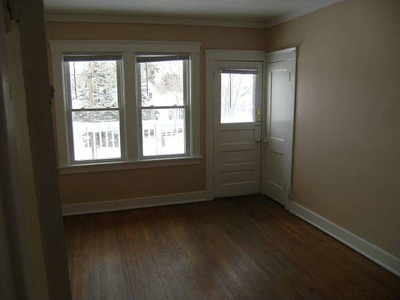 Bedroom (door to balcony)