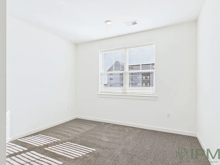 98 Penn Place — Photo 63