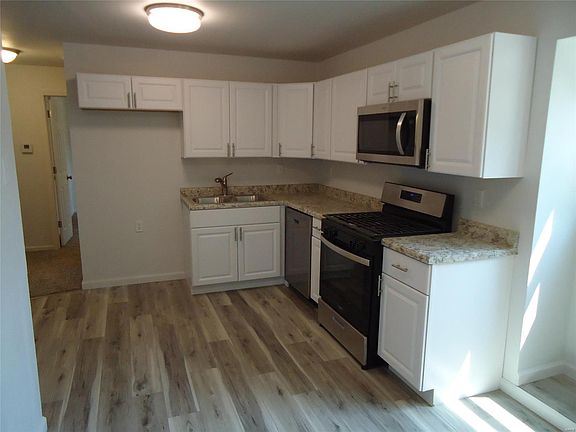 3rd image of 4122 Malus Dr