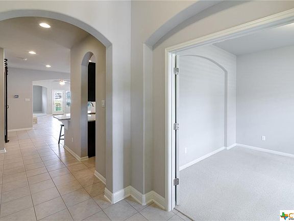 4th image of 221 La Grotta Ln