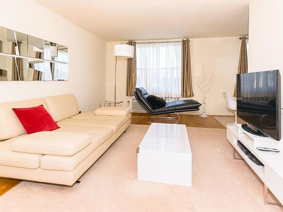 5th image of 3311 Giles Pl APT 4M