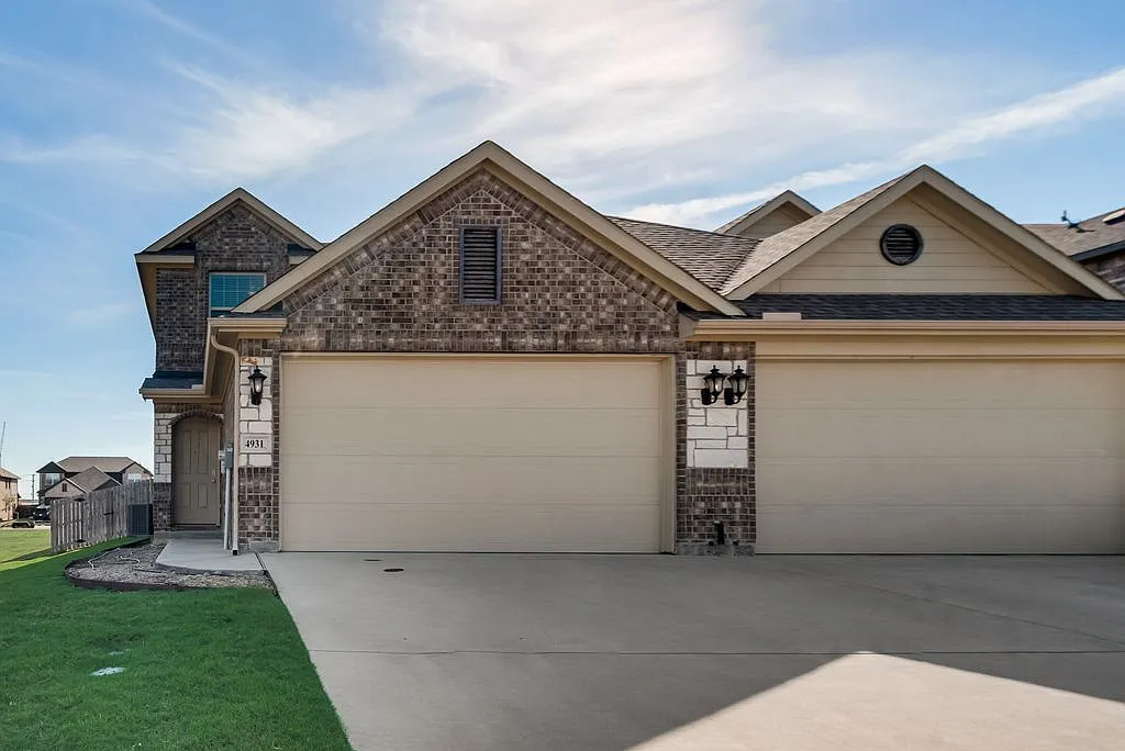 Building Photo - 4929 Sanger Circle Dr
