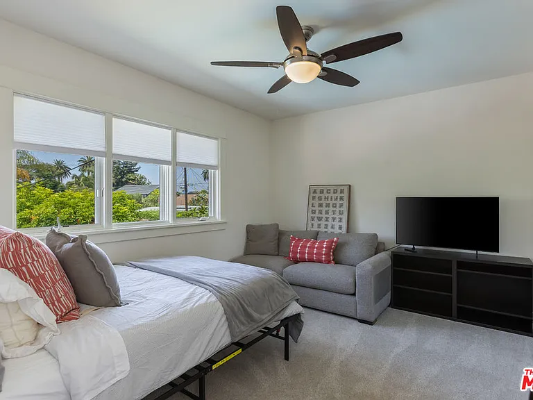11835 S South Park Ave — Photo 18