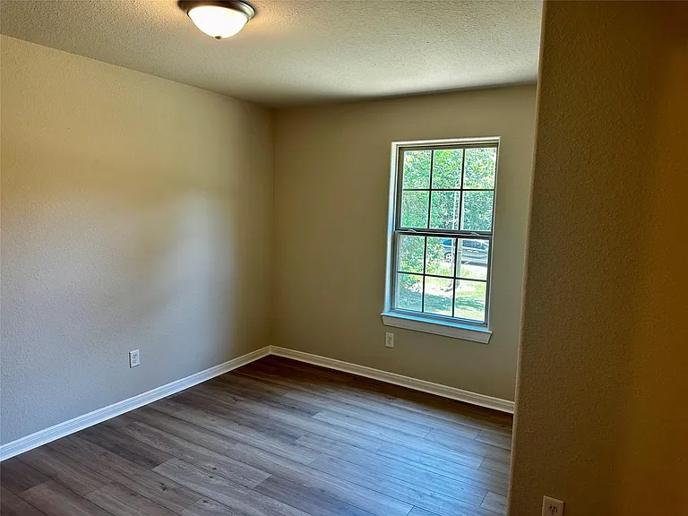 513 Valleyview Dr — Photo 14